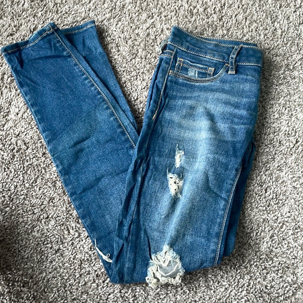 Bullhead and black jeans